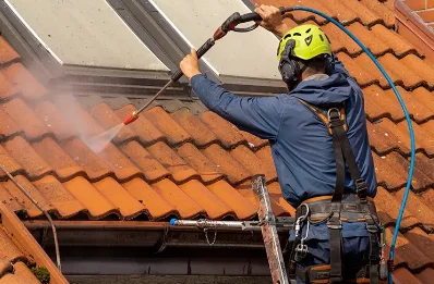 Démoussage et hydrofuge de toiture à Sainte-Florence